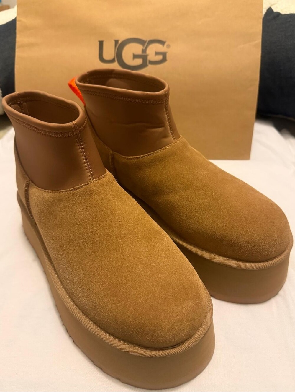 UGG Women Classic Mini Chestnut Suede Platform Boot